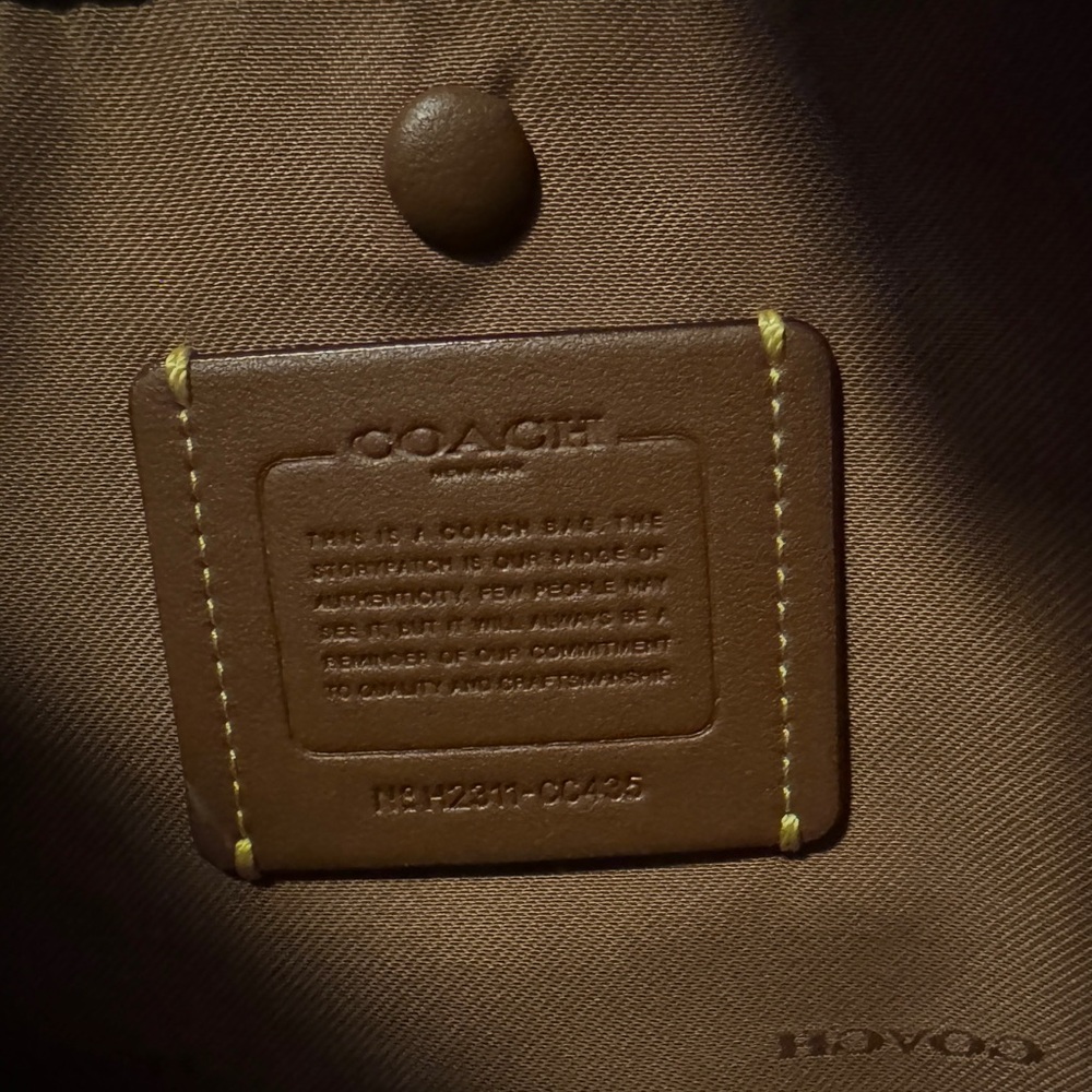Coach Cary Pebbled Leather Shoulder Bag in Chalk/Light Beige with Gold Hardware - Picture 5 of 5